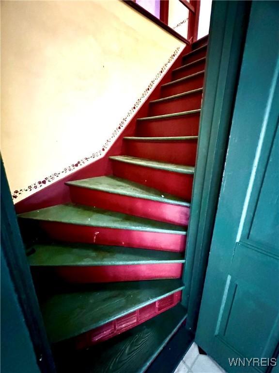 6723 Akron Rd, Lockport Town, NY 14094 - view of stairway