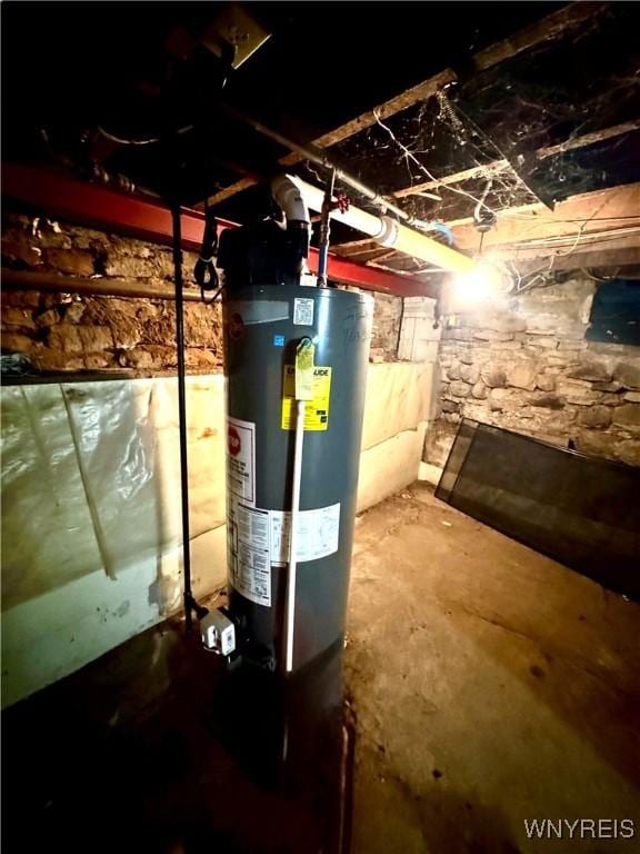 6723 Akron Rd, Lockport Town, NY 14094 - unfinished below grade area with gas water heater