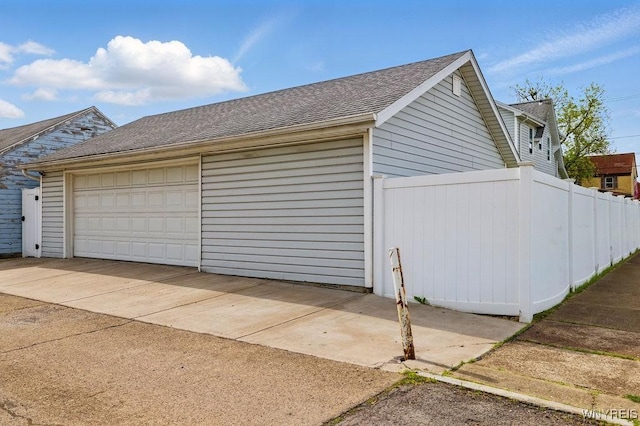 2902 Michigan Ave, Niagara Falls, NY 14305 - view of detached garage