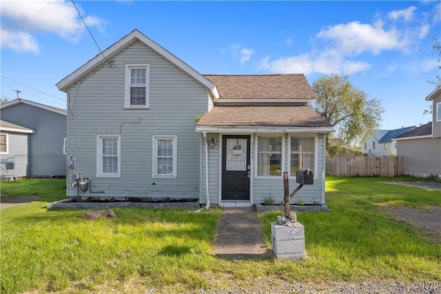 5435 Baldwin St, Cicero, NY 13029 - traditional-style home featuring roof with shingles