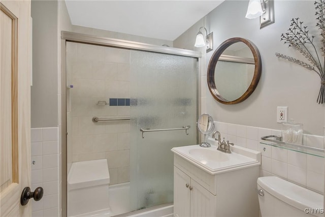 1607 Stolp Ave, Syracuse, NY 13207 - full bath with toilet, vanity, and tile walls