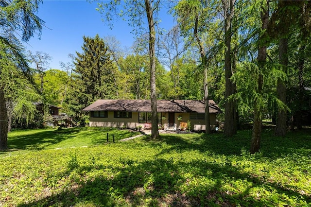 182 Stony Point Trl, Webster, NY 14580 - rear view of property featuring a yard and a forest view