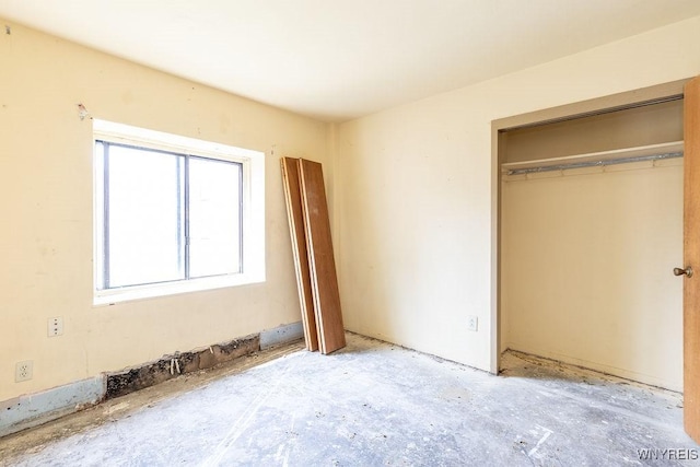 628 9th St, Niagara Falls, NY 14301 - unfurnished bedroom with a closet