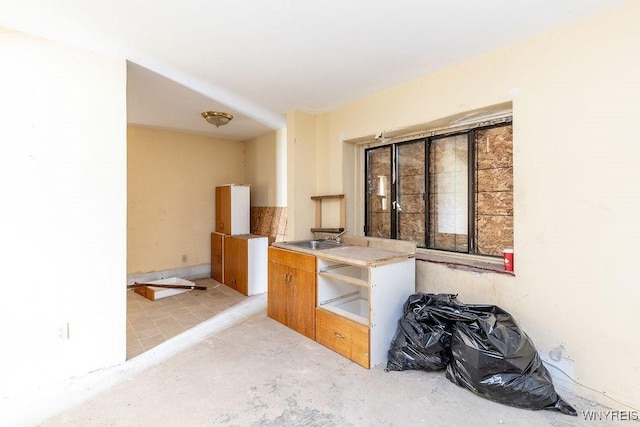 628 9th St, Niagara Falls, NY 14301 - empty room featuring a sink
