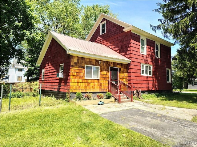 801 W Thomas St, Rome-Inside, NY 13440 - view of front facade featuring metal roof