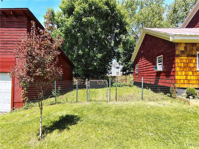 801 W Thomas St, Rome-Inside, NY 13440 - view of yard featuring a garage