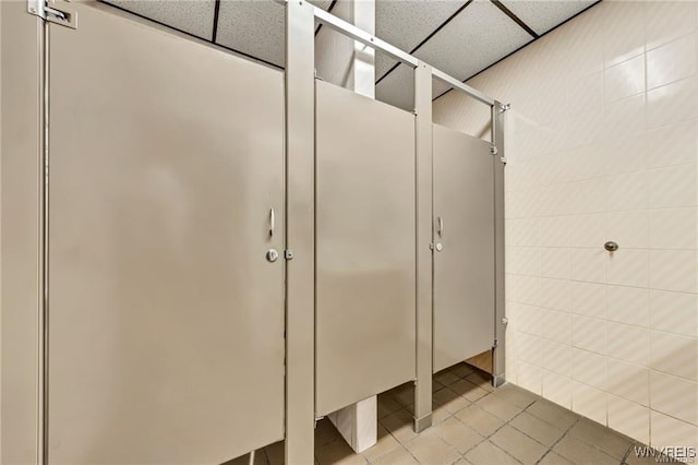 3045 Niagara St, Niagara Falls, NY 14303 - full bath featuring a shower stall, tile patterned floors, and a paneled ceiling