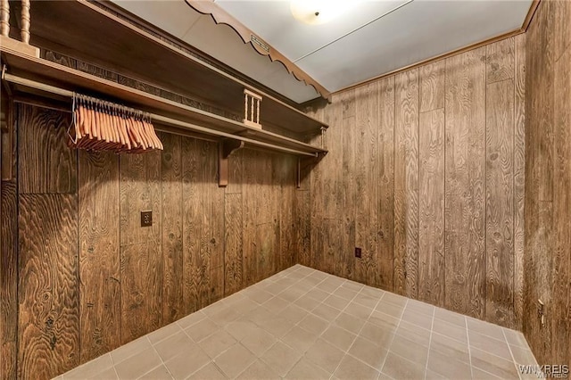 3045 Niagara St, Niagara Falls, NY 14303 - view of walk in closet