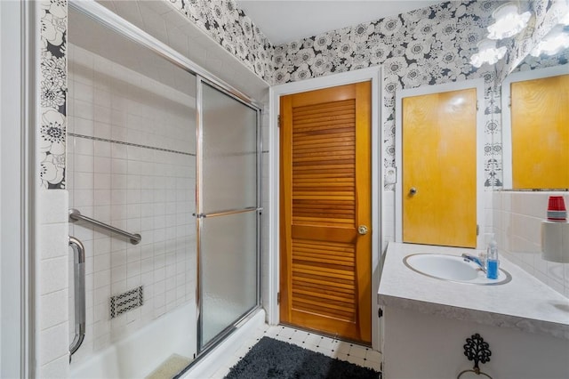 4482 Cory Corners Rd, Marion, NY 14505 - full bath featuring wallpapered walls, a tile shower, and vanity