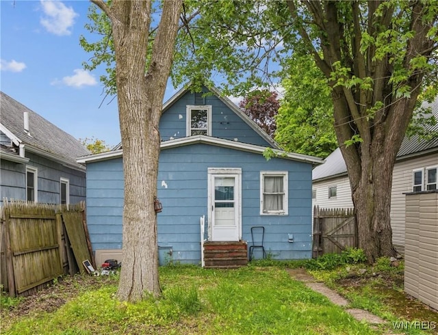 125 7th Ave, North Tonawanda, NY 14120 - rear view of property featuring entry steps