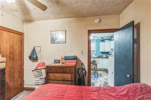 125 7th Ave, North Tonawanda, NY 14120 - bedroom featuring light wood-style flooring, a textured ceiling, and a ceiling fan