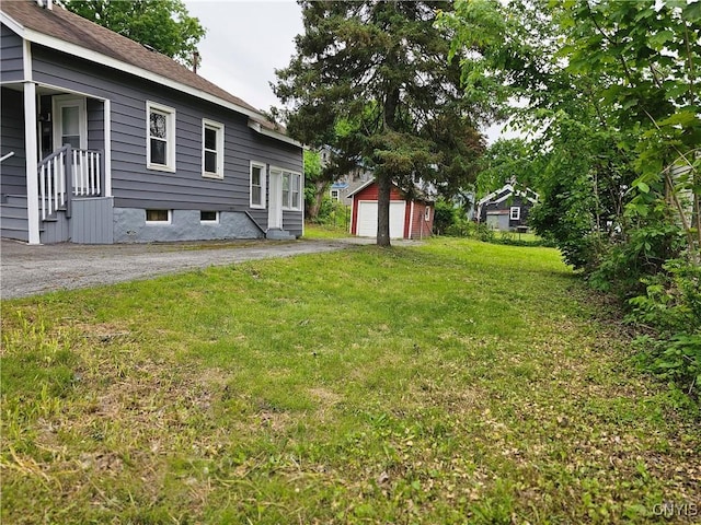 11 Bryant St, Utica, NY 13502 - view of grassy yard featuring a garage