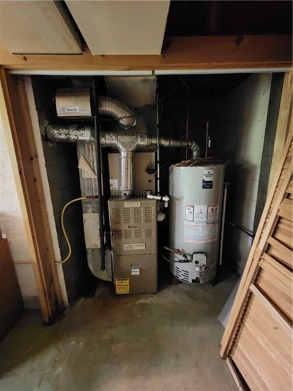 7650 Grant Avenue Rd, Sennett, NY 13021 - utility room with water heater