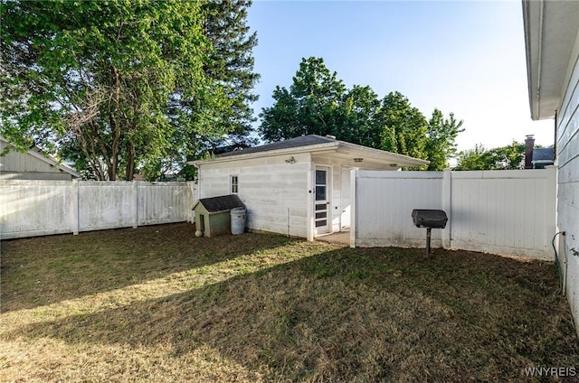 2923 N Ave, Niagara Falls, NY 14305 - view of yard featuring an outbuilding