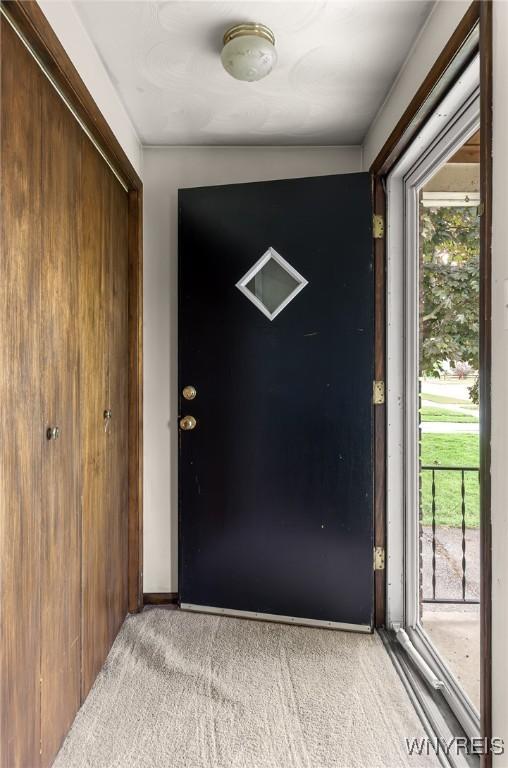 2923 N Ave, Niagara Falls, NY 14305 - entrance foyer featuring light carpet