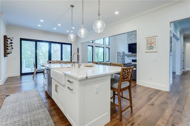 101 Coventry Rdg, Pittsford, NY 14534 - kitchen featuring a sink, healthy amount of natural light, a breakfast bar area, light stone counters, and crown molding
