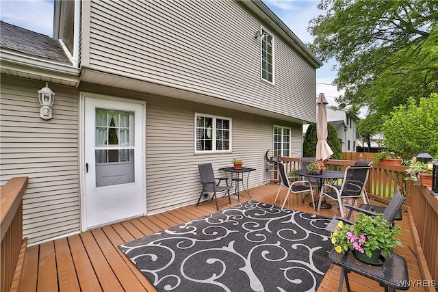 218 Palmdale Dr, Amherst, NY 14221 - deck with outdoor dining space
