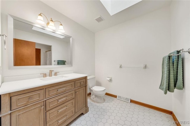 6157 Walnut Creek Ct, Clarence, NY 14051 - full bathroom with vanity, toilet, baseboards, and a skylight