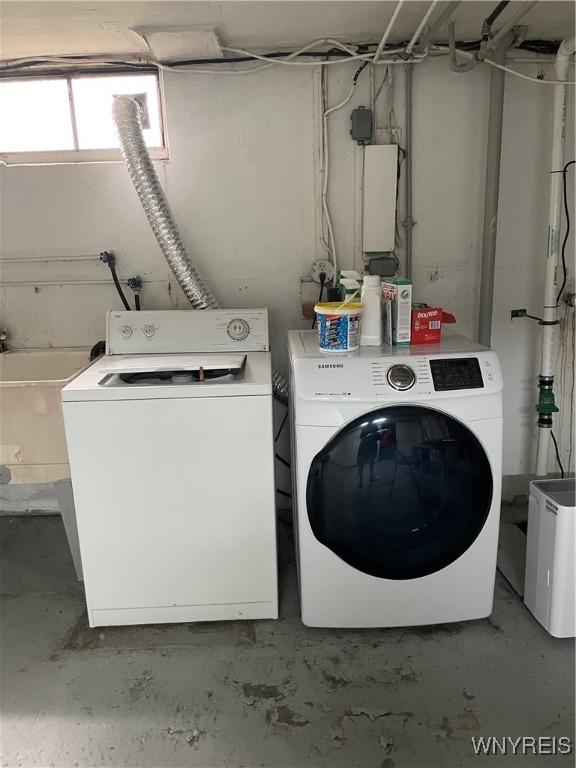 75 Old Lyme Dr Unit 2, Amherst, NY 14221 - washroom with washer and clothes dryer