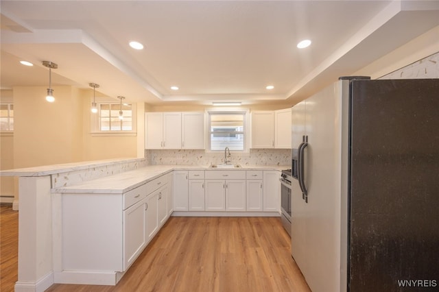 445 Connecticut St, Buffalo, NY 14213 - kitchen with stainless steel appliances, a sink, light wood-style flooring, a peninsula, and recessed lighting