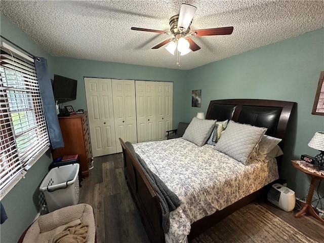 390 Bolivar Dr, Foster-Town, PA 16701 - bedroom featuring dark wood-style floors, a closet, a textured ceiling, and ceiling fan
