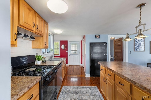 7649 Tuttle Rd, Cicero, NY 13030 - kitchen with black appliances, dark wood finished floors, baseboards, a sink, and tasteful backsplash