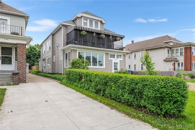 143 Lovering Ave, Buffalo, NY 14216 - american foursquare style home with a balcony