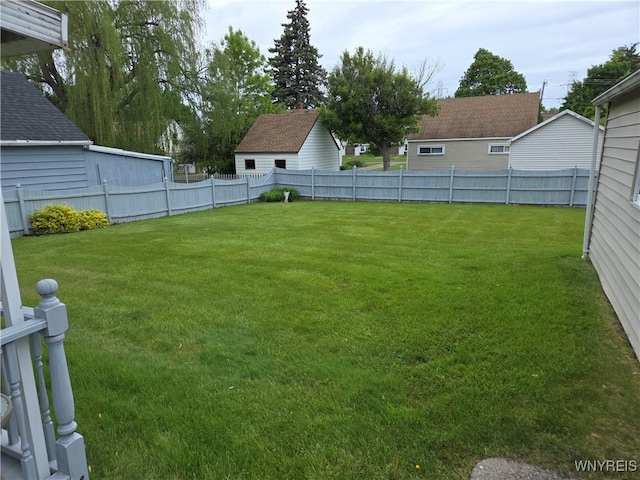 4654 Patricia Dr, Niagara Falls, NY 14305 - view of yard