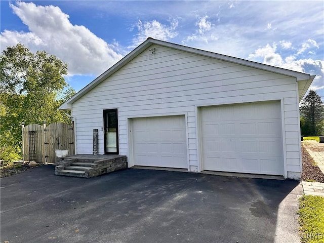 5030 Lincklaen Rd, Cuyler, NY 13158 - garage featuring a gate