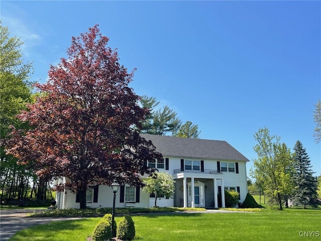 624 Deerfield Dr, Oneida-Inside, NY 13421 - colonial inspired home with a front lawn and a balcony