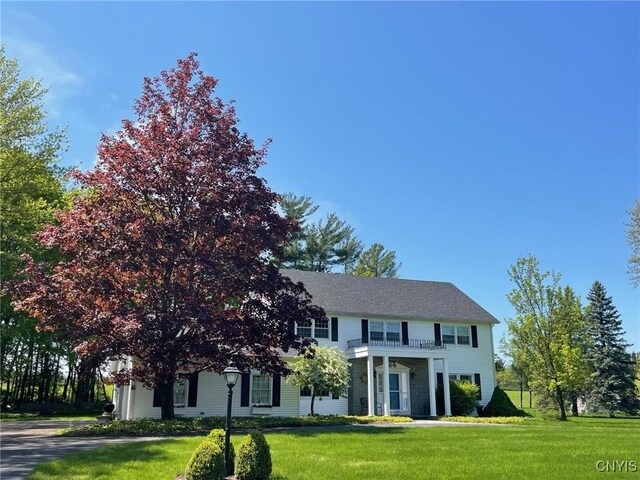 624 Deerfield Dr, Oneida-Inside, NY 13421 - colonial home with a balcony and a front yard