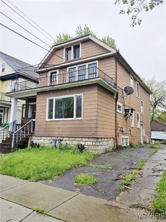 157 Victoria Ave, Buffalo, NY 14214 - view of front of home with a balcony