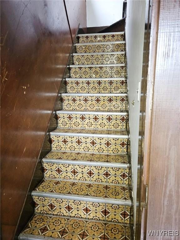 157 Victoria Ave, Buffalo, NY 14214 - view of stairway