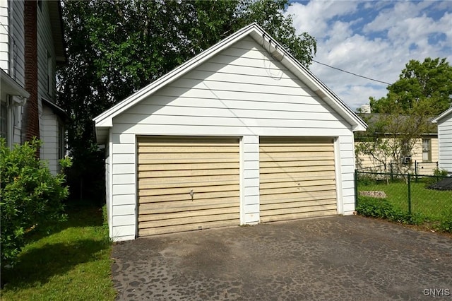 801 Ballantyne Rd, Syracuse, NY 13207 - view of detached garage