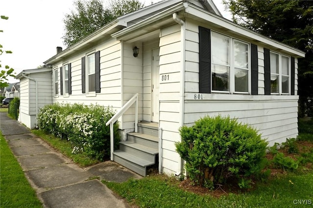 801 Ballantyne Rd, Syracuse, NY 13207 - view of property exterior with entry steps