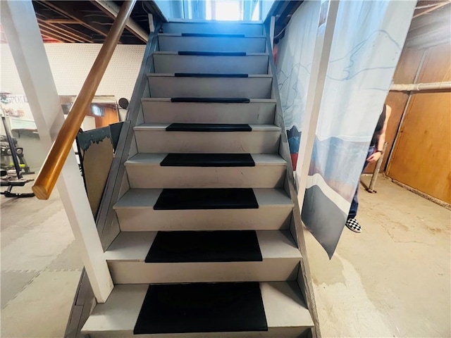 305 S Hoffman St, Elmira-City, NY 14904 - view of stairs