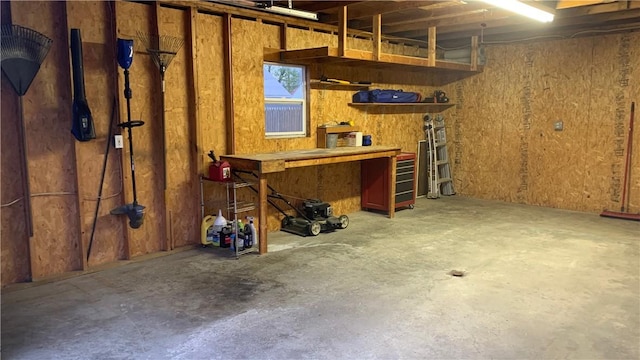 305 S Hoffman St, Elmira-City, NY 14904 - garage with a workshop area