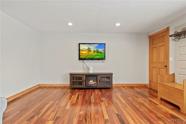 79 Windermere Blvd, Amherst, NY 14226 - living area featuring wood finished floors, baseboards, and recessed lighting