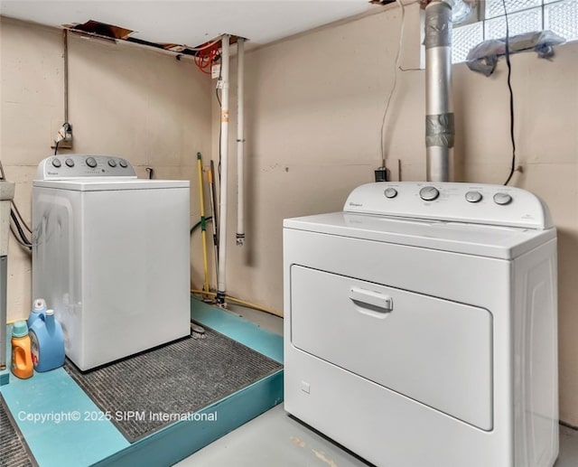 393 Bauman Rd, Amherst, NY 14221 - laundry room with washing machine and dryer