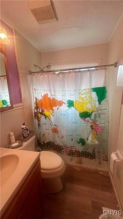 3099 Hope Pl, Lysander, NY 13027 - full bath featuring wood finished floors, vanity, toilet, and shower / bath combo with shower curtain