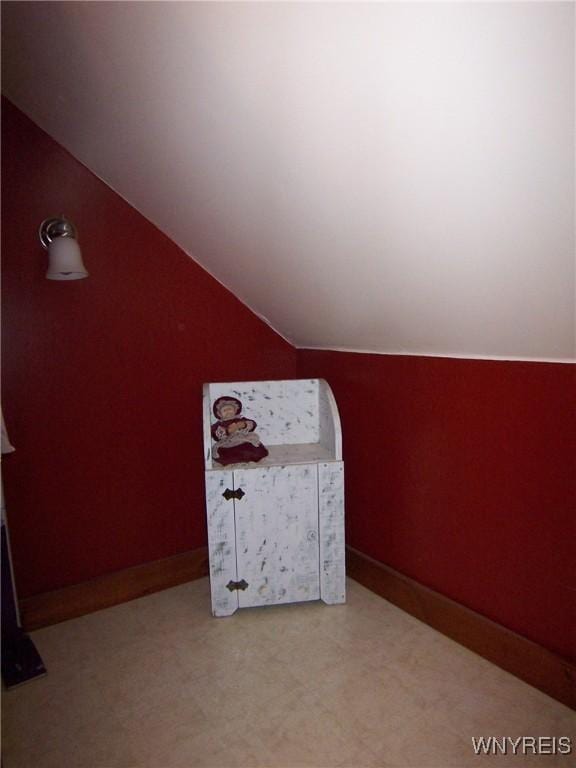 8330 Greiner Rd, Clarence, NY 14221 - additional living space featuring vaulted ceiling, light flooring, and baseboards