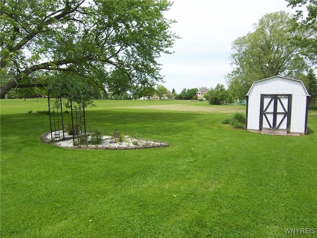 8330 Greiner Rd, Clarence, NY 14221 - view of grassy yard