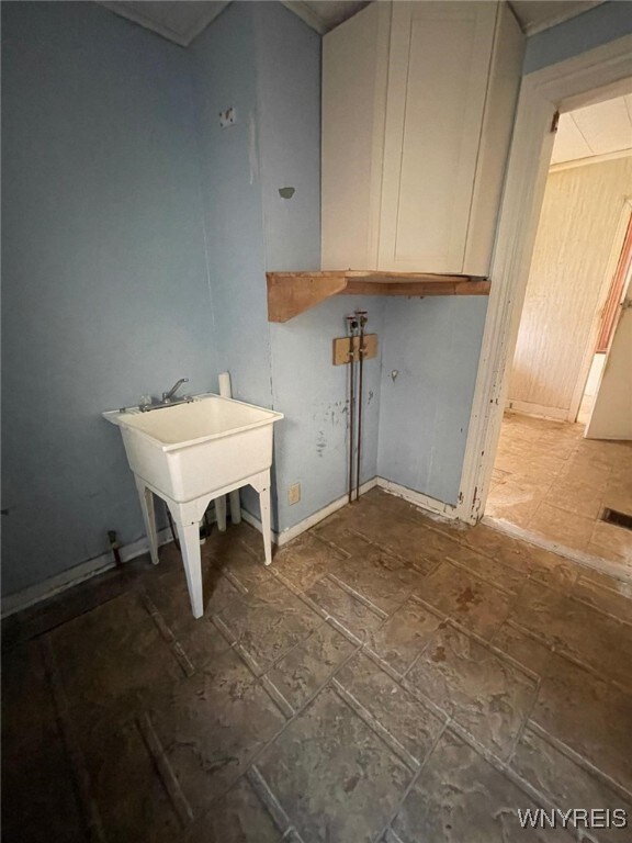 500 Massachusetts Ave, Buffalo, NY 14213 - view of laundry room