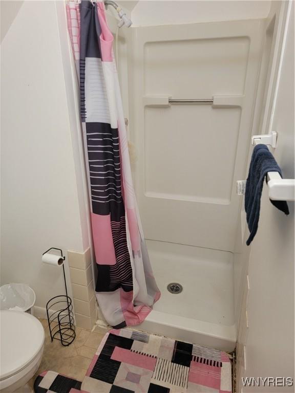 139 Englewood Ave, Buffalo, NY 14214 - full bathroom featuring a shower stall and toilet