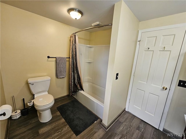 7066 E Ln, Boston, NY 14057 - bathroom with wood finished floors, toilet, shower / bath combo, and baseboards