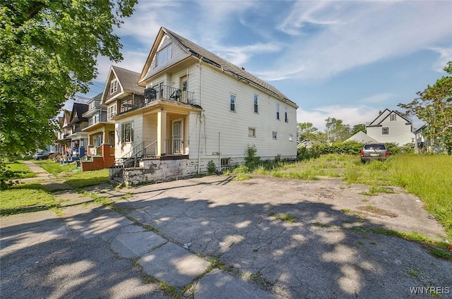 110 Saint Louis Ave, Buffalo, NY 14211 - view of side of property featuring a balcony