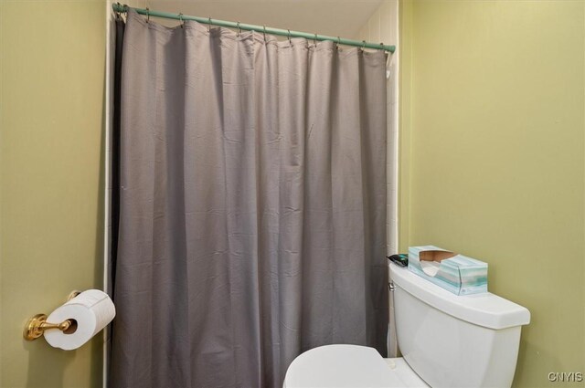 408 Elm St, Manlius, NY 13066 - bathroom with toilet and a shower with curtain