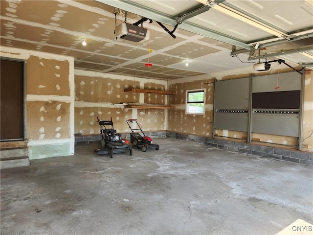 6 Heather Woods Ct, Skaneateles, NY 13152 - garage with a garage door opener
