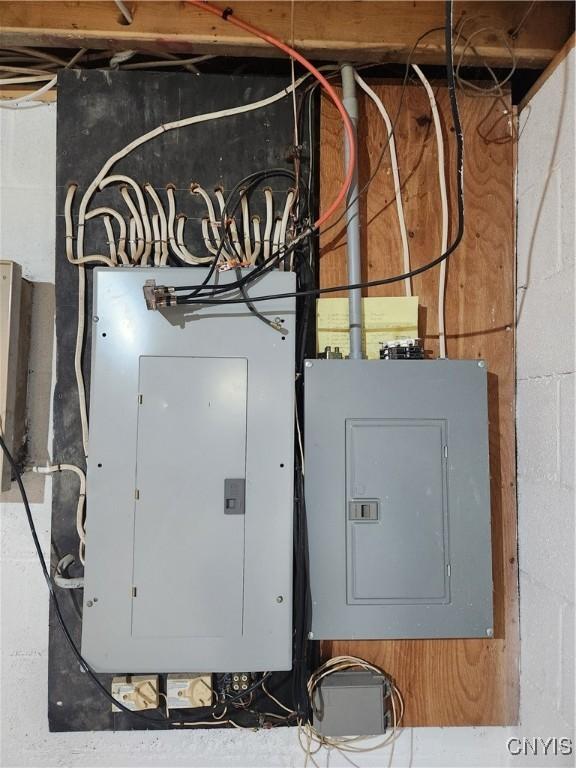 6 Heather Woods Ct, Skaneateles, NY 13152 - utilities with electric panel