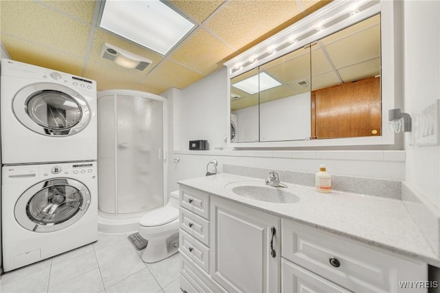 2350 Quaker Rd, Hartland, NY 14067 - full bath featuring stacked washer / dryer, a drop ceiling, a stall shower, vanity, and toilet